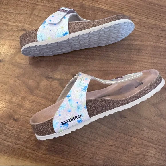 Birkenstock Kids Sandals with Floral Design. Size Kid’s 31 (13 - 13.5) - Picture 11 of 11